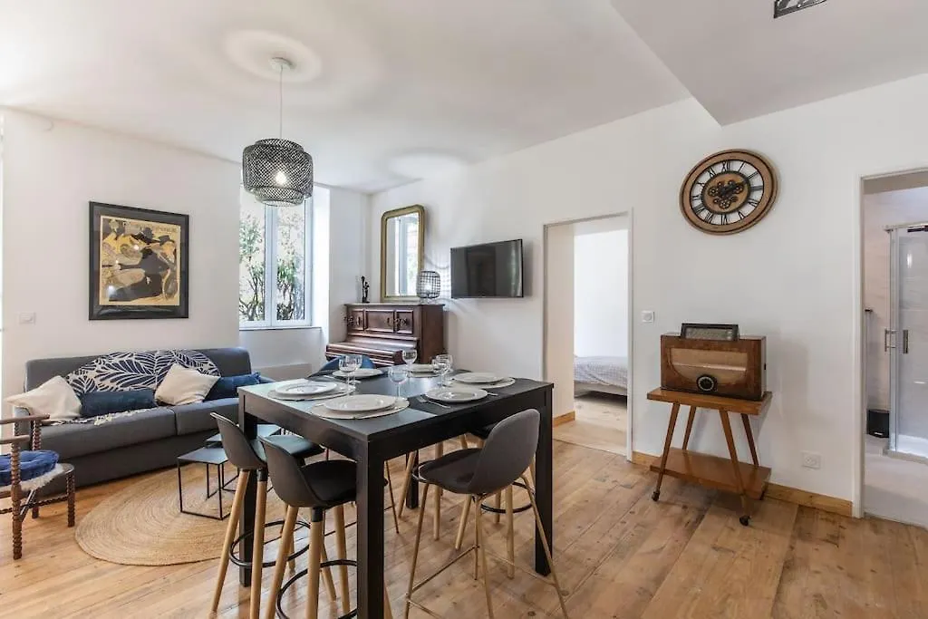Apartment Appart Cosy Retro Voyage Avec Veranda & Piano Bagneres-de-Bigorre France