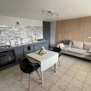  Appartement Avec Petit Jardin